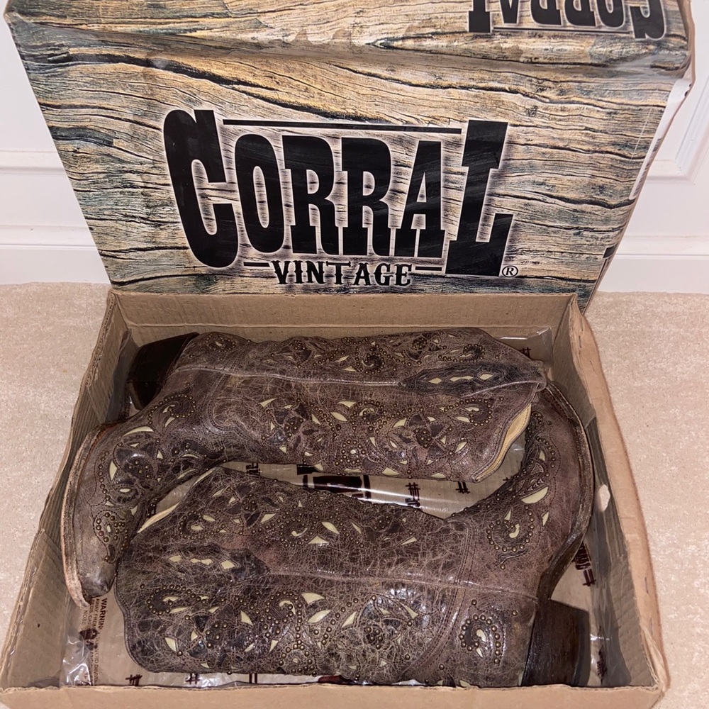 CORRAL WOMEN'S Vintage WESTERN BOOTS - Picture 2 of 10